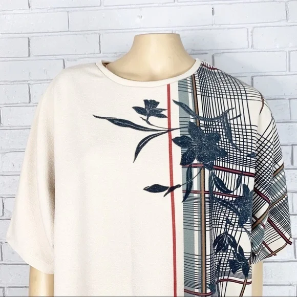 Zara Women’s Rubberized Short Sleeve‎ Dress - Picture 8 of 8